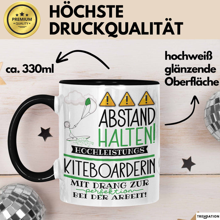 Kiteboarderin Tasse Geschenk Lustig Abstand Halten Hochleistungs-Kiteboarderin Mit Drang Zur Perfektion Bei Der Arbeit Trendation