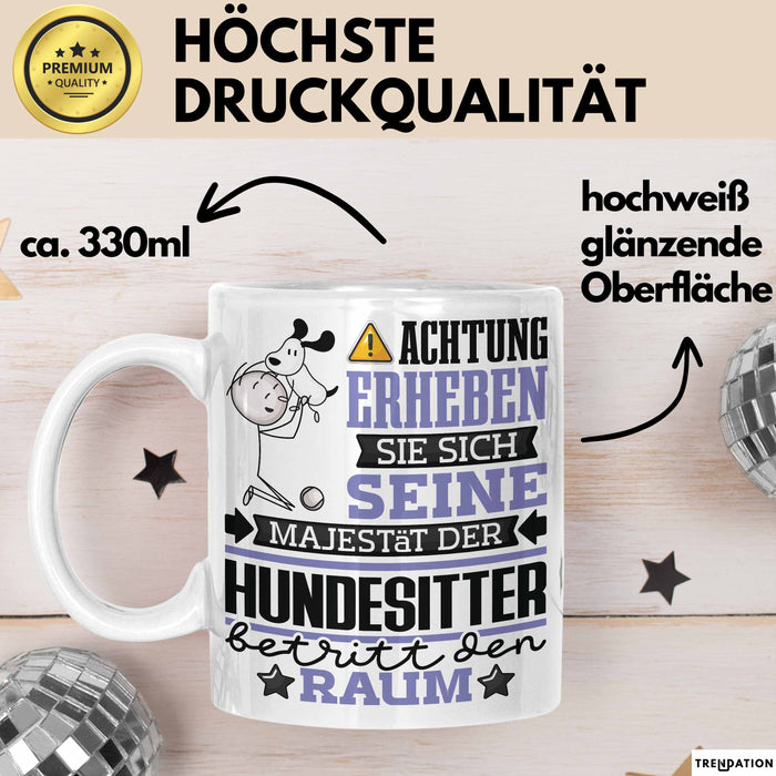 Hundesitter Geschenk Tasse Lustiger Spruch Erheben Sie Sich Der Hundesitter Betritt den Raum Weiß Trendation
