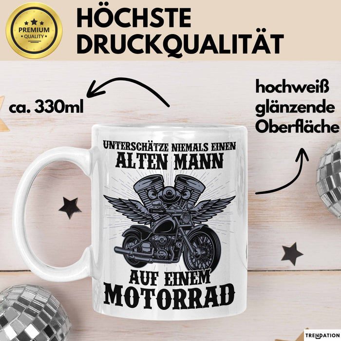 Motorradfahrer Geschenk Tasse Kaffee-Becher Motorrad Spruch Unterschätze Niemals Einen Alten Mann Auf Einem Motorrad Spruch Männer Weiß Trendation