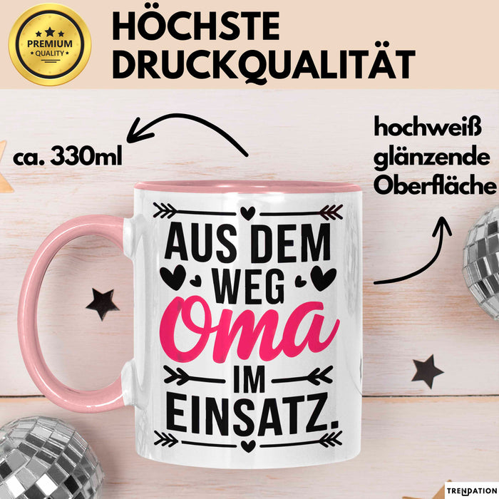Oma Großmutter Tasse Becher Geschenk Lustige Geschenkidee Spruch Aus Dem Weg Oma Im Einsatz Rosa Trendation
