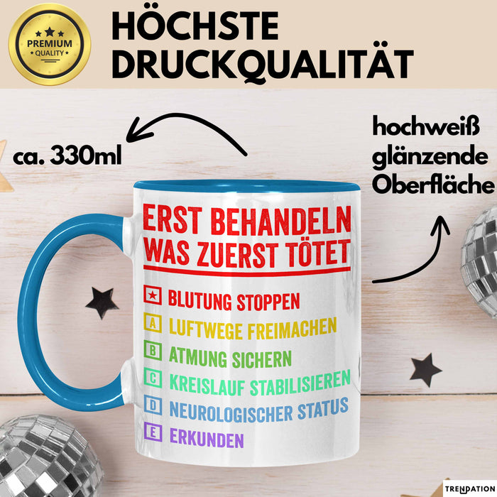 Rettungsdienst Notfallsanitäter Tasse Geschenk Lustige Geschenkidee Spruch Erst Behandeln Was Zuerst Tötet Blau Trendation