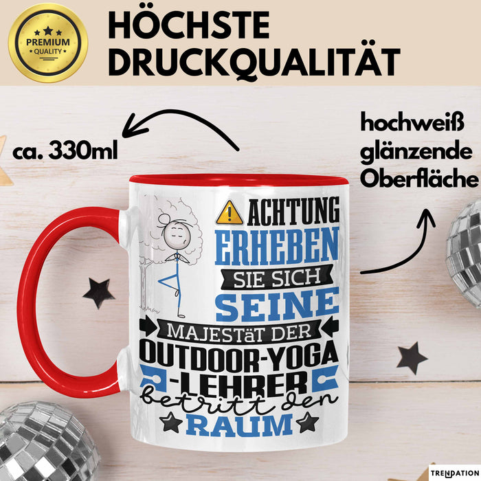 Outdoor-Yoga-Lehrer Geschenk Tasse Lustiger Spruch Erheben Sie Sich Der Outdoor-Yoga-Lehrer Betritt den Raum Rot Trendation