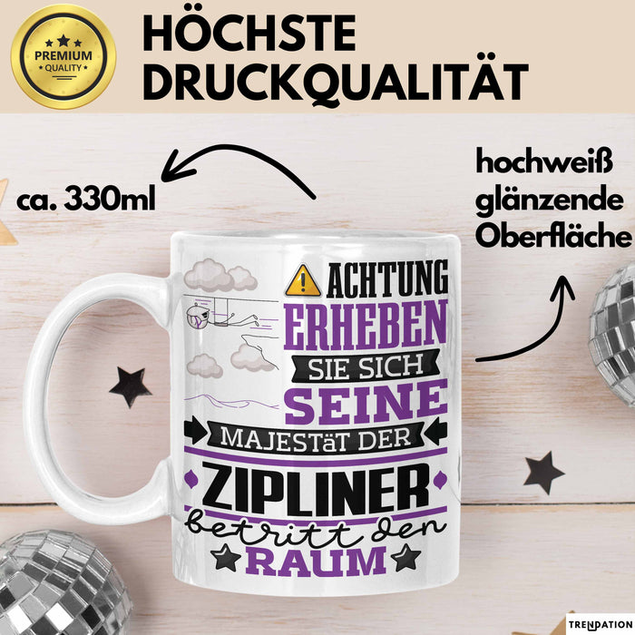 Zipliner Geschenk Tasse Lustiger Spruch Erheben Sie Sich Der Zipliner Betritt den Raum Weiß Trendation