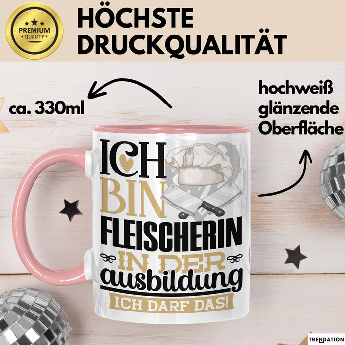 Fleischerin Ausbildung Start Geschenk Tasse Ich Bin Fleischerin In Der Ausbildung Ich Darf Das Kaffee-Becher Geschenkidee Rosa Trendation