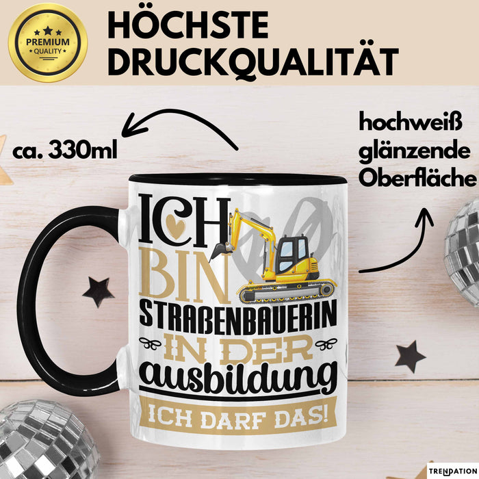 Straßenbauerin Ausbildung Start Geschenk Tasse Ich Bin Straßenbauerin In Der Ausbildung Ich Darf Das Kaffee-Becher Geschenkidee Schwarz Trendation