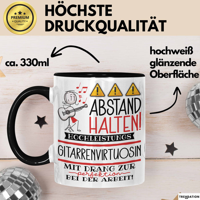 Gitarrenvirtuosin Tasse Geschenk Lustig Abstand Halten Hochleistungs-Gitarrenvirtuosin Mit Drang Zur Perfektion Bei Der Arbeit Trendation