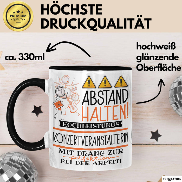Konzertveranstalterin Tasse Geschenk Lustig Abstand Halten Hochleistungs-Konzertveranstalterin Mit Drang Zur Perfektion Bei Der Arbeit Trendation