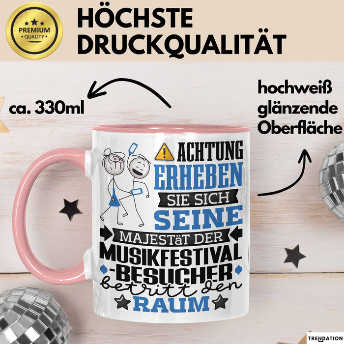 Musikfestival-Besucher Geschenk Tasse Lustiger Spruch Erheben Sie Sich Der Musikfestival-Besucher Betritt den Raum Rosa Trendation