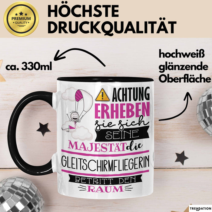 Gleitschirmfliegerin Tasse Geschenk Lustiger Spruch Bitte Erheben Sie Sich Seine Majestät Die Gleitschirmfliegerin Betritt Den Raum Schwarz Trendation