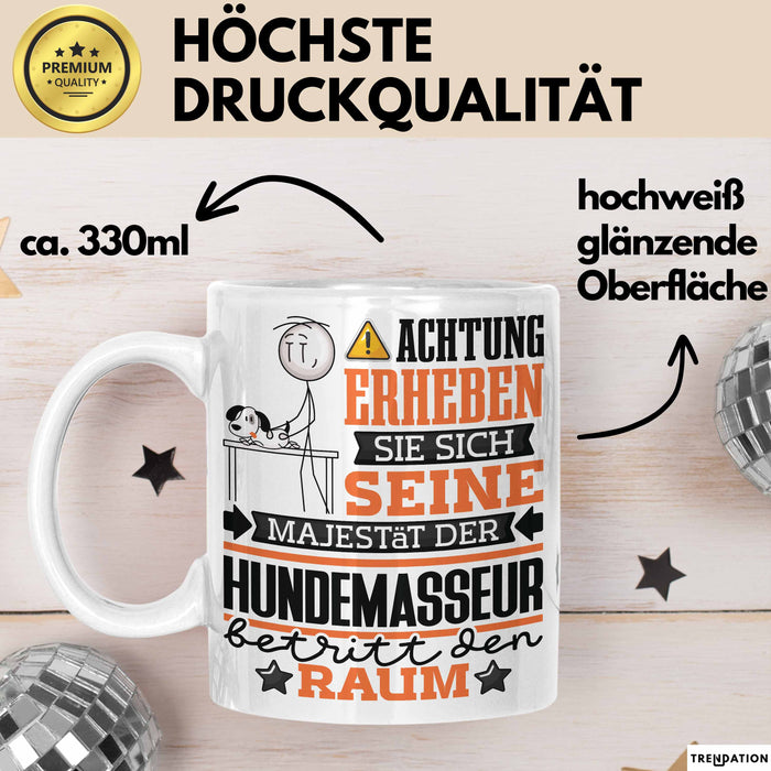 Hundemasseur Geschenk Tasse Lustiger Spruch Erheben Sie Sich Der Hundemasseur Betritt den Raum Weiß Trendation