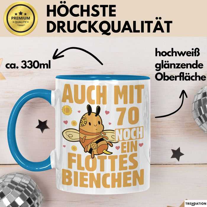 70. Geburtstag Tasse Geschenk Frauen Mutter Lustig Auch mit 70 Noch Ein Flottes Bienchen Kaffee-Becher Blau Trendation