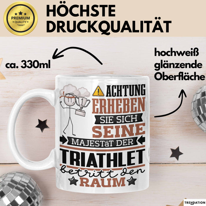 Triathlet Geschenk Tasse Lustiger Spruch Erheben Sie Sich Der Triathlet Betritt den Raum Weiß Trendation