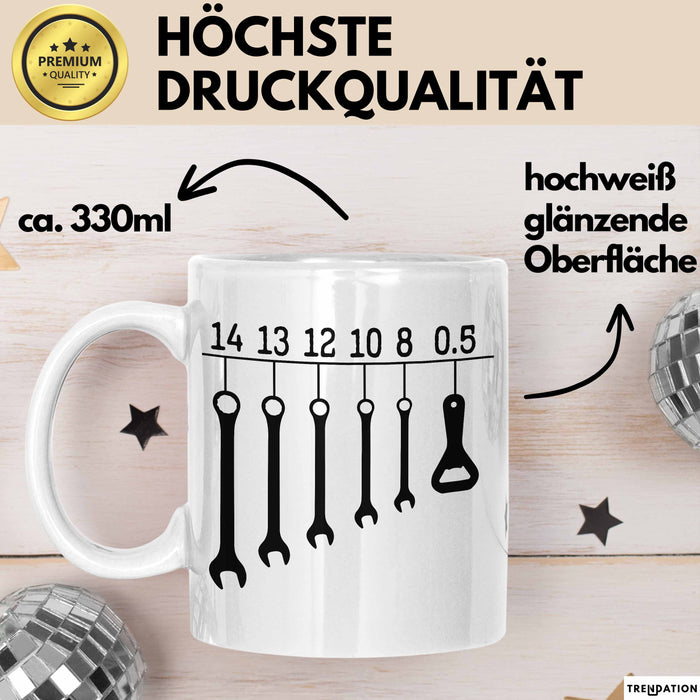 KFZ-Mechaniker Geschenk Tasse Schraubenschlüssel Flaschenöffner Männer Geschenkidee Handwerker Weiß Trendation