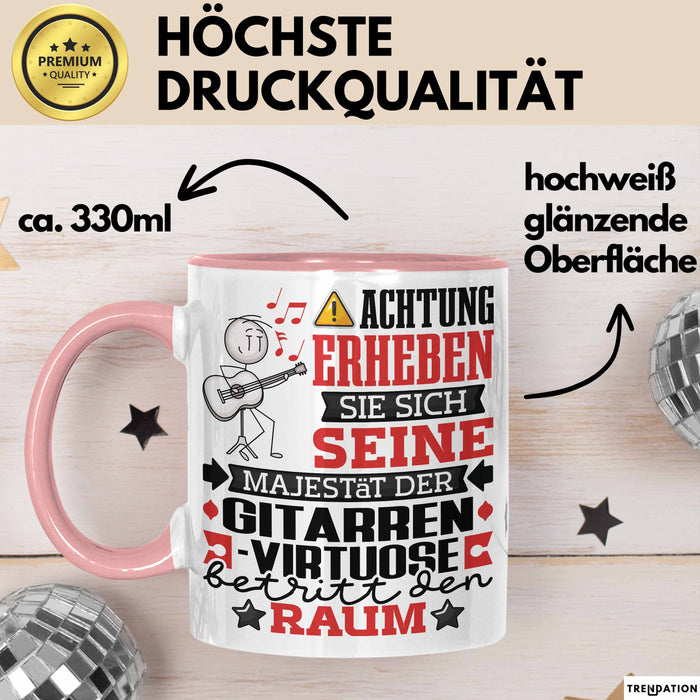 Gitarrenvirtuose Geschenk Tasse Lustiger Spruch Erheben Sie Sich Der Gitarrenvirtuose Betritt den Raum Rosa Trendation