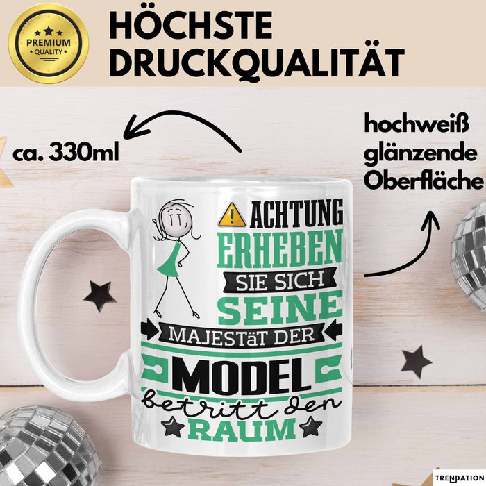 Model Geschenk Tasse Lustiger Spruch Erheben Sie Sich Der Model Betritt den Raum Weiß Trendation