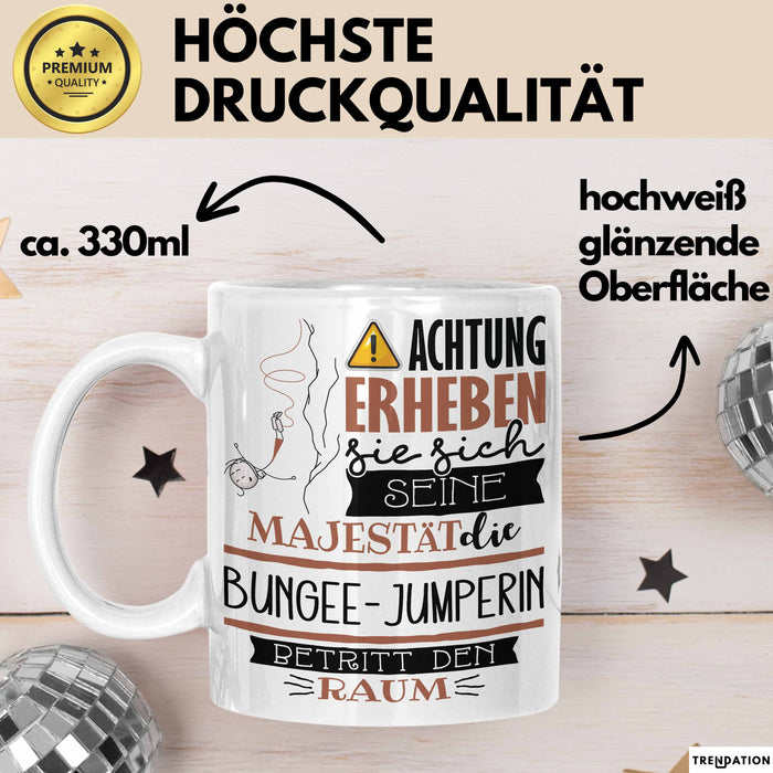 Bungee-Jumperin Tasse Geschenk Lustiger Spruch Bitte Erheben Sie Sich Seine Majestät Die Bungee-Jumperin Betritt Den Raum Weiß Trendation