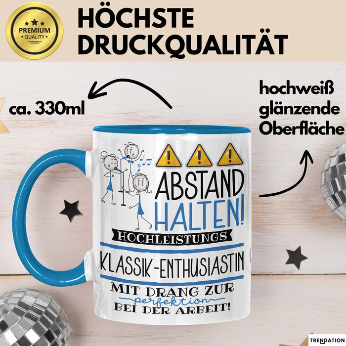 Klassik-Enthusiastin Tasse Geschenk Lustig Abstand Halten Hochleistungs-Klassik-Enthusiastin Mit Drang Zur Perfektion Bei Der Arbeit Blau Trendation