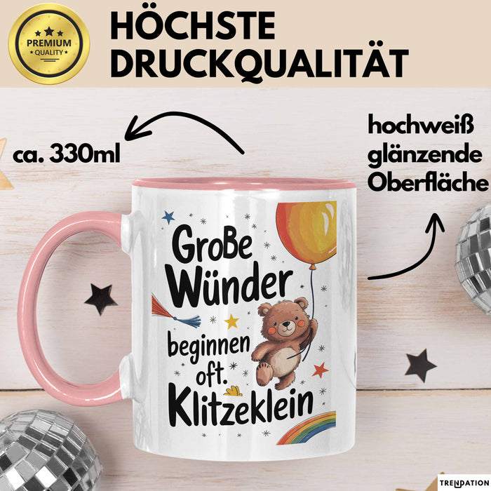 Baby Geburt Neue Eltern Tasse Geschenk Lustige Geschenkidee Spruch Große Wunder Beginnen Oft Klitzeklein Rosa Trendation