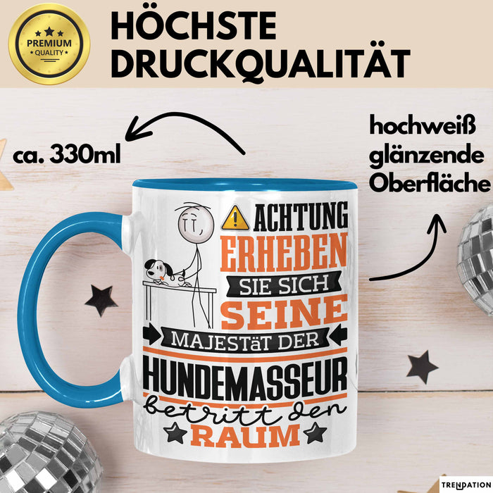 Hundemasseur Geschenk Tasse Lustiger Spruch Erheben Sie Sich Der Hundemasseur Betritt den Raum Blau Trendation