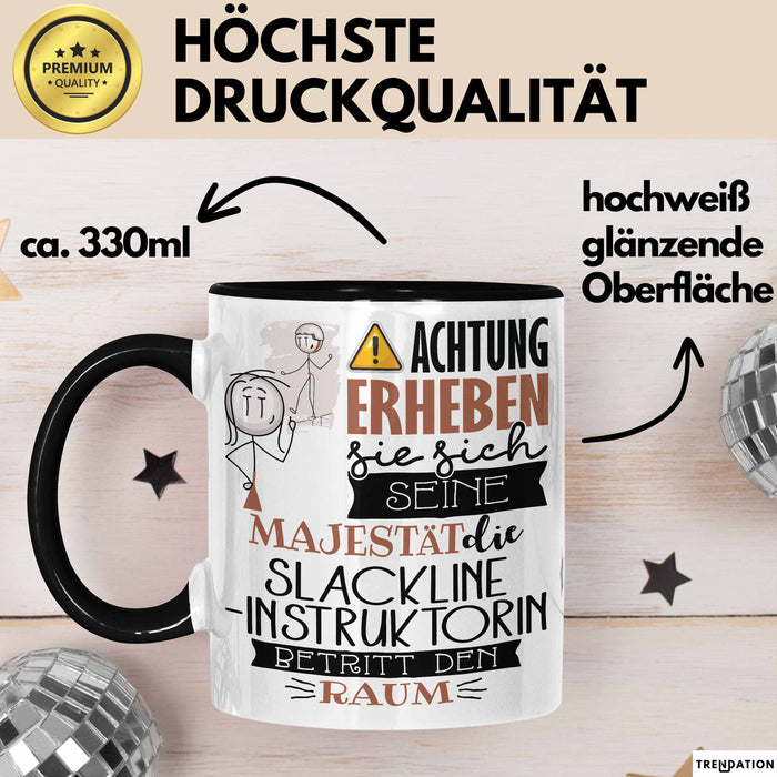 Slackline-Instruktorin Tasse Geschenk Lustiger Spruch Bitte Erheben Sie Sich Seine Majestät Die Slackline-Instruktorin Betritt Den Raum Schwarz Trendation