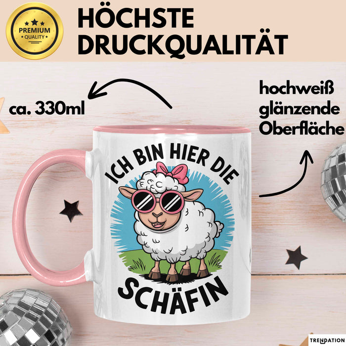 Schaf Tier Tasse Geschenk Lustige Geschenkidee Spruch Ich bin hier die Schäffin Rosa Trendation