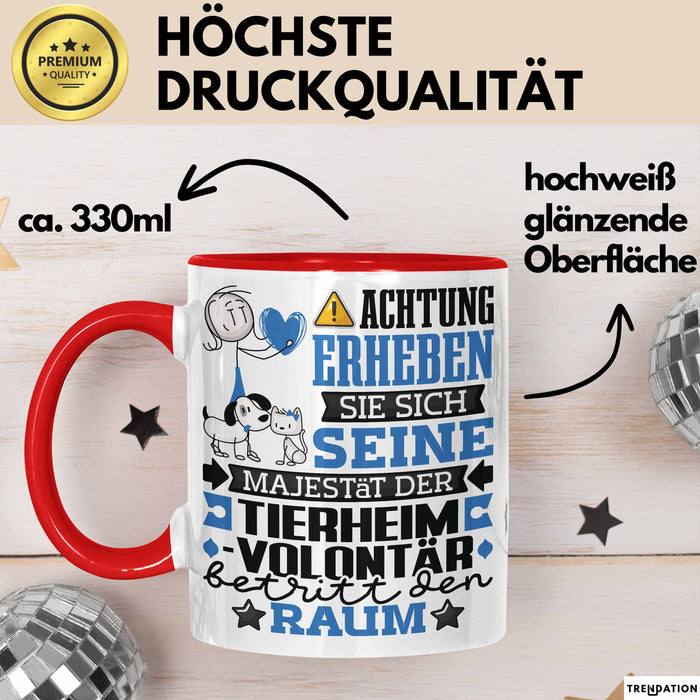 Tierheimvolontär Geschenk Tasse Lustiger Spruch Erheben Sie Sich Der Tierheimvolontär Betritt den Raum Rot Trendation