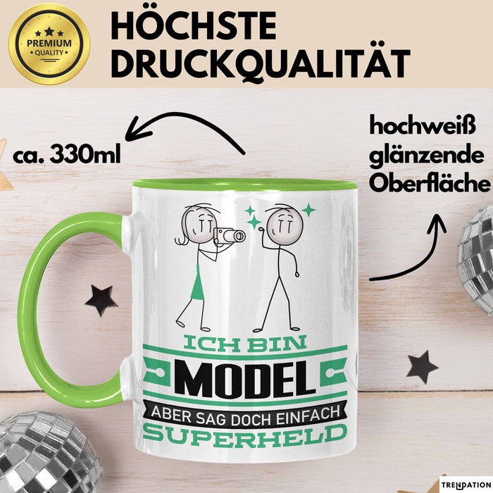 Model Geschenk Tasse Ich Bin Model Aber Sag Doch Einfach Superheld Lustige Geschenkdiee für Model Kaffee-Becher Grün Trendation