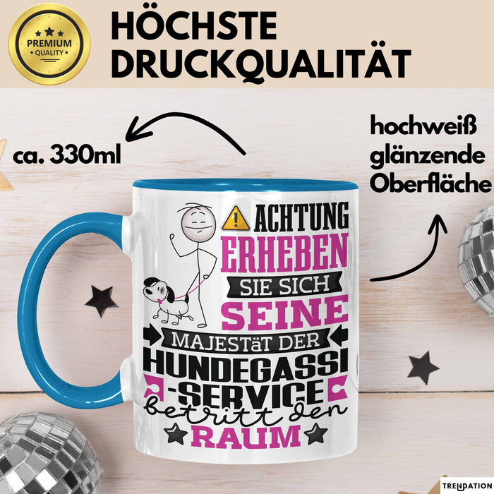 Hundegassi-Service Geschenk Tasse Lustiger Spruch Erheben Sie Sich Der Hundegassi-Service Betritt den Raum Blau Trendation