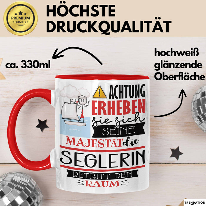 Seglerin Tasse Geschenk Lustiger Spruch Bitte Erheben Sie Sich Seine Majestät Die Seglerin Betritt Den Raum Rot Trendation