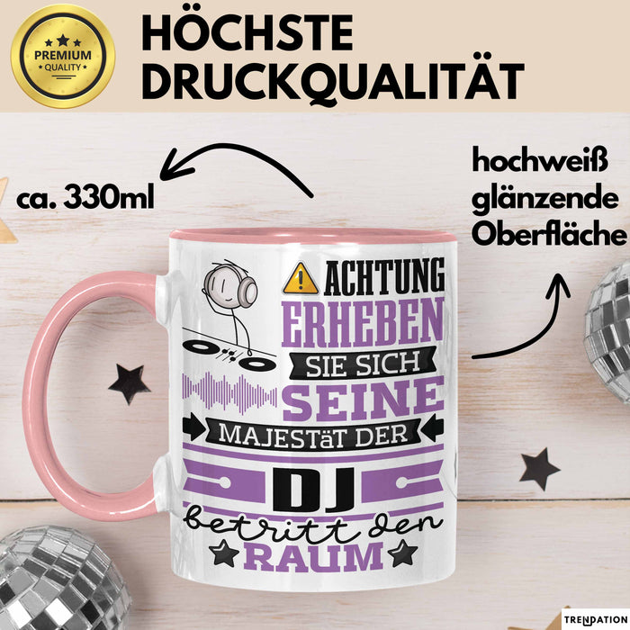 DJ Geschenk Tasse Lustiger Spruch Erheben Sie Sich Der DJ Betritt den Raum Rosa Trendation