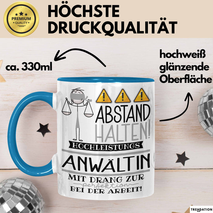 Anwältin Tasse Geschenk Lustig Abstand Halten Hochleistungs-Anwältin Mit Drang Zur Perfektion Bei Der Arbeit Blau Trendation