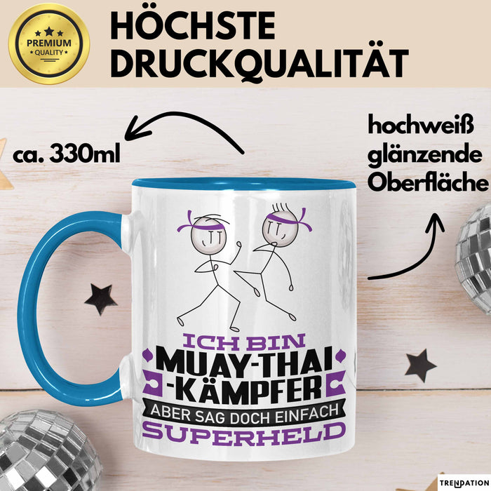 Muay-Thai-Kämpfer Geschenk Tasse Ich Bin Muay-Thai-Kämpfer Aber Sag Doch Einfach Superheld Lustige Geschenkdiee für Muay-Thai-Kämpfer Kaffee-Becher Blau Trendation