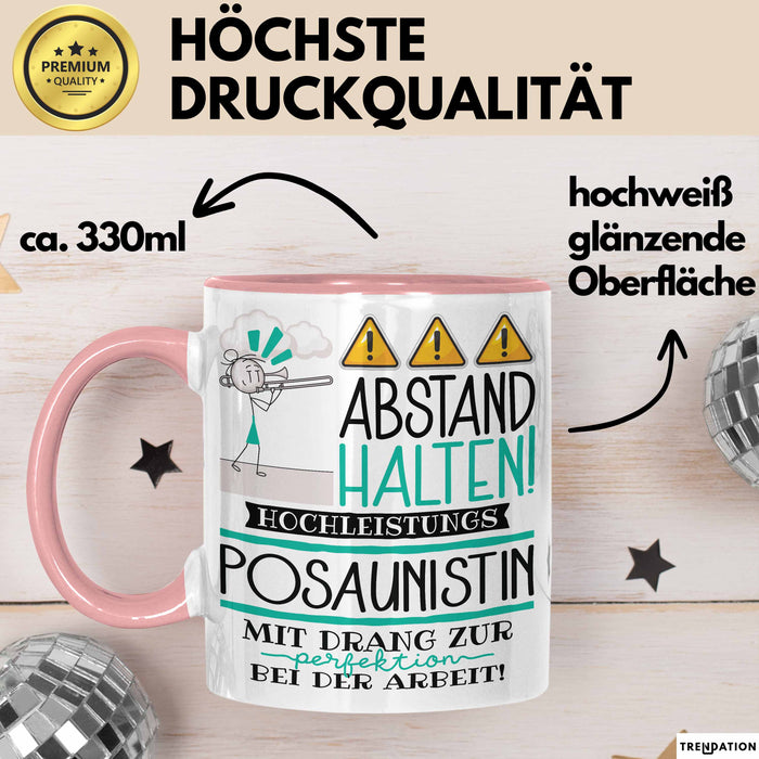 Posaunistin Tasse Geschenk Lustig Abstand Halten Hochleistungs-Posaunistin Mit Drang Zur Perfektion Bei Der Arbeit Rosa Trendation