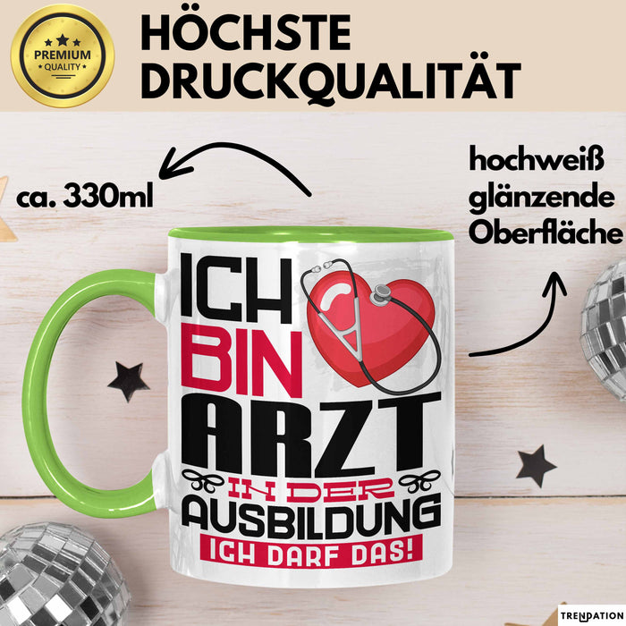 Arzt Ausbildung Tasse Geschenk Ich Bin Arzt In Der Ausbildung Ich Darf Das Geschenkidee Spruch Grün Trendation