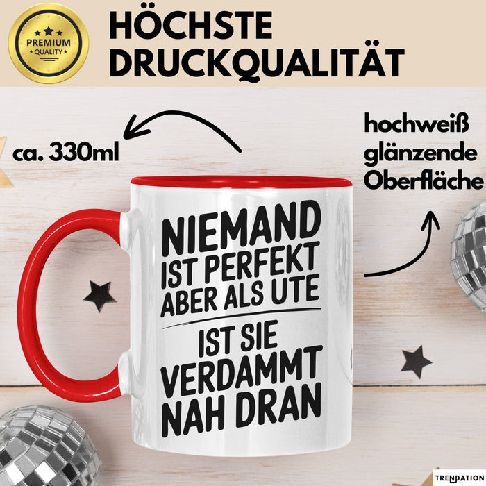 Ute Tasse Geschenk Niemand Ist Perfekt Ute Verdammt Nah Dran Geschenkidee Rot Trendation
