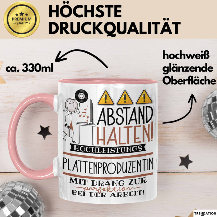 Plattenproduzentin Tasse Geschenk Lustig Abstand Halten Hochleistungs-Plattenproduzentin Mit Drang Zur Perfektion Bei Der Arbeit Rosa Trendation