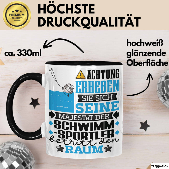 Schwimmsportler Geschenk Tasse Lustiger Spruch Erheben Sie Sich Der Schwimmsportler Betritt den Raum Schwarz Trendation