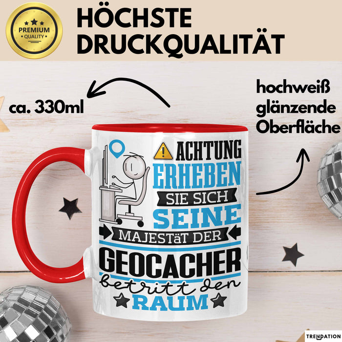 Geocacher Geschenk Tasse Lustiger Spruch Erheben Sie Sich Der Geocacher Betritt den Raum Rot Trendation