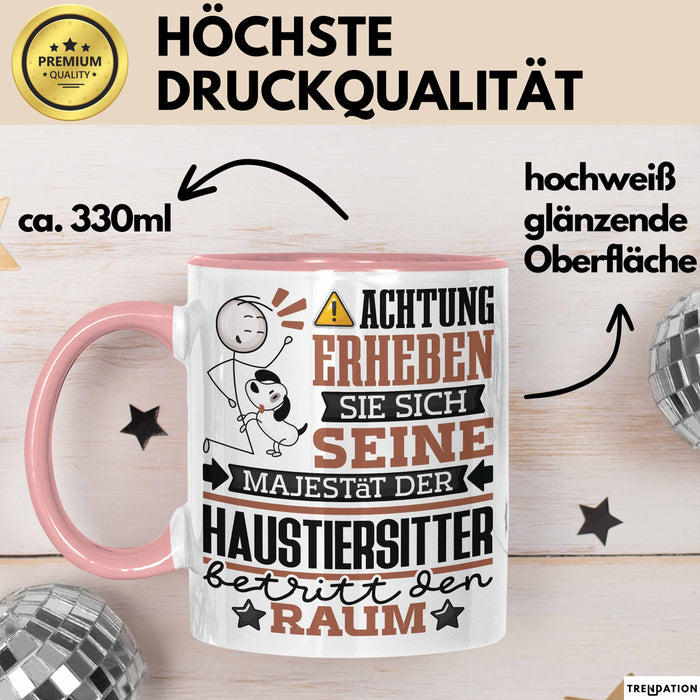 Haustiersitter Geschenk Tasse Lustiger Spruch Erheben Sie Sich Der Haustiersitter Betritt den Raum Rosa Trendation