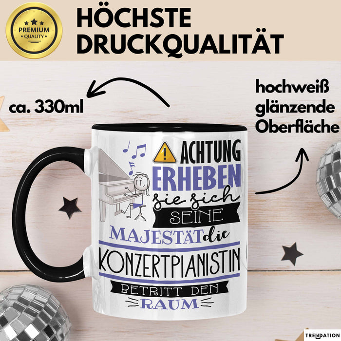 Konzertpianistin Tasse Geschenk Lustiger Spruch Bitte Erheben Sie Sich Seine Majestät Die Konzertpianistin Betritt Den Raum Schwarz Trendation