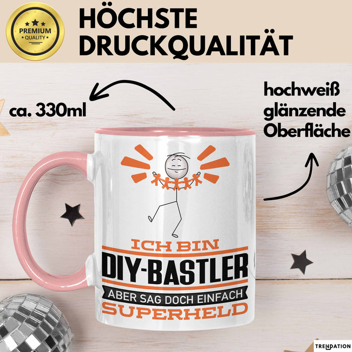 DIY-Bastler Geschenk Tasse Ich Bin DIY-Bastler Aber Sag Doch Einfach Superheld Lustige Geschenkdiee für DIY-Bastler Kaffee-Becher Rosa Trendation