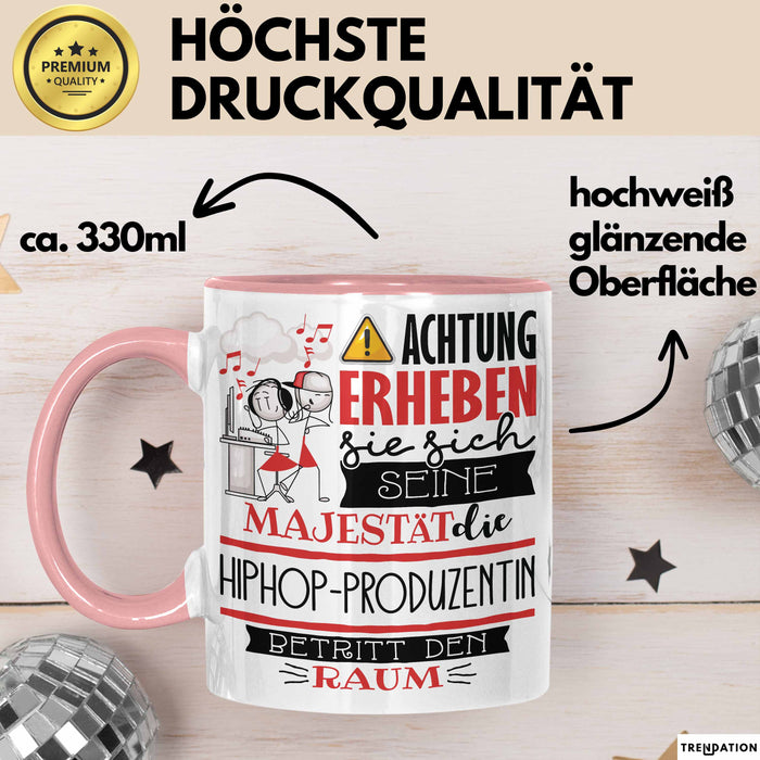 Hiphop-Produzentin Tasse Geschenk Lustiger Spruch Bitte Erheben Sie Sich Seine Majestät Die Hiphop-Produzentin Betritt Den Raum Rosa Trendation