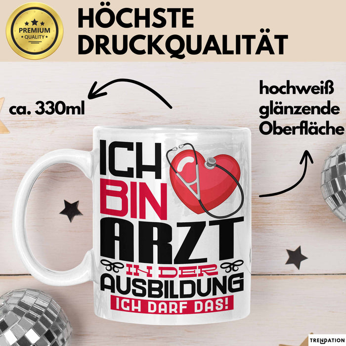 Arzt Ausbildung Tasse Geschenk Ich Bin Arzt In Der Ausbildung Ich Darf Das Geschenkidee Spruch Weiß Trendation
