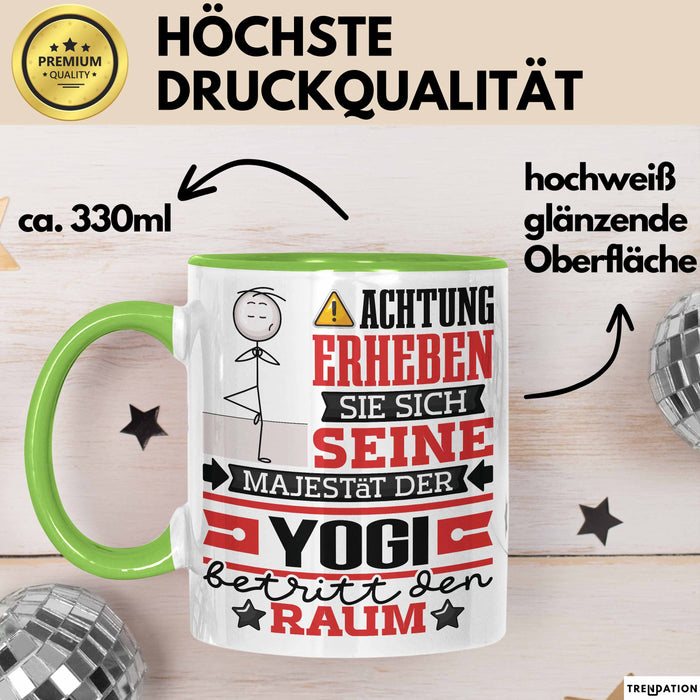 Yogi Geschenk Tasse Lustiger Spruch Erheben Sie Sich Der Yogi Betritt den Raum Grün Trendation