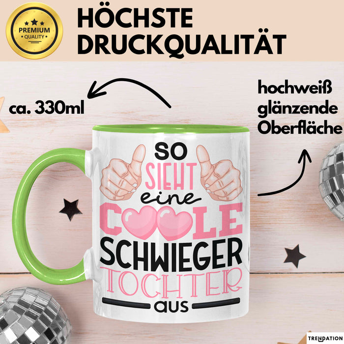 Schwiegertochter Tasse Geschenk Spruch So Sieht Eine Coole Schwiegertochter Aus Becher Grün Trendation