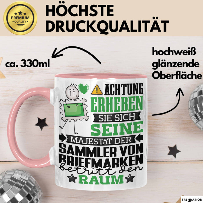 SammlervonBriefmarken Geschenk Tasse Lustiger Spruch Erheben Sie Sich Der SammlervonBriefmarken Betritt den Raum Rosa Trendation