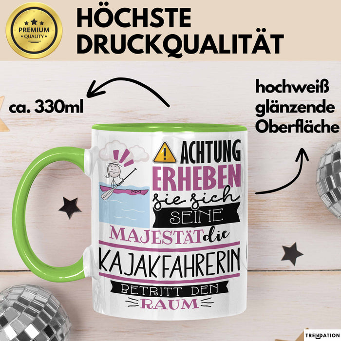 Kajakfahrerin Tasse Geschenk Lustiger Spruch Bitte Erheben Sie Sich Seine Majestät Die Kajakfahrerin Betritt Den Raum Grün Trendation