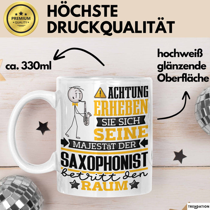 Saxophonist Geschenk Tasse Lustiger Spruch Erheben Sie Sich Der Saxophonist Betritt den Raum Weiß Trendation