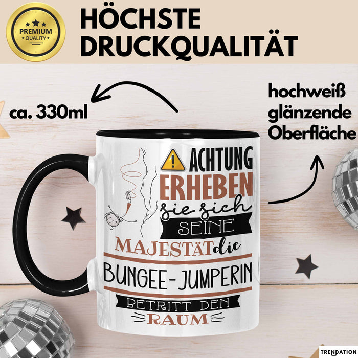 Bungee-Jumperin Tasse Geschenk Lustiger Spruch Bitte Erheben Sie Sich Seine Majestät Die Bungee-Jumperin Betritt Den Raum Schwarz Trendation