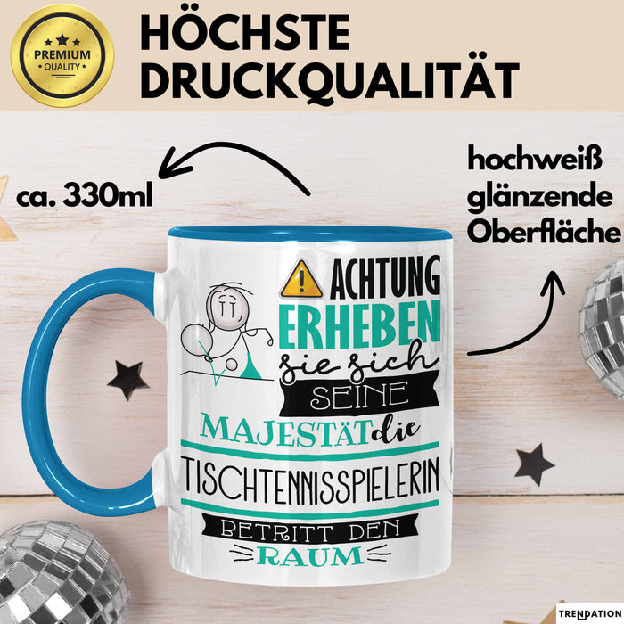 Tischtennisspielerin Tasse Geschenk Lustiger Spruch Bitte Erheben Sie Sich Seine Majestät Die Tischtennisspielerin Betritt Den Raum Blau Trendation